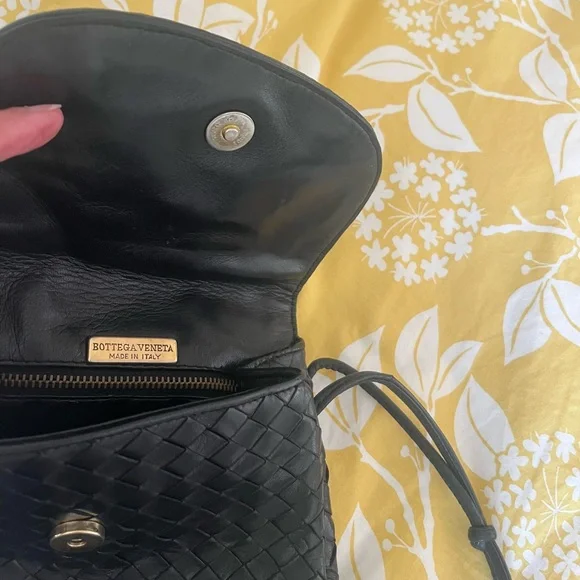 Bottega Veneta Black Woven Crossbody Bag - Picture 3 of 8